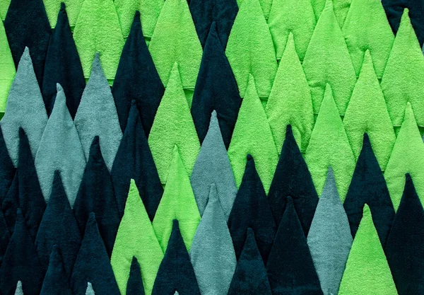 Duvarda Asılı Terry Havlular Yeşilin Çeşitli Tonlarında — Stok fotoğraf