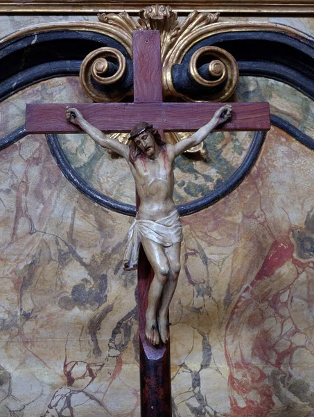 Σταυρός Στο Βωμό Στην Εκκλησία Του Αγίου Leonard Του Noblac — Φωτογραφία Αρχείου