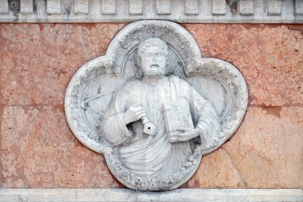 San Pietro Giovanni Riguzzo Rilievo Sulla Facciata Della Basilica San — Foto Stock