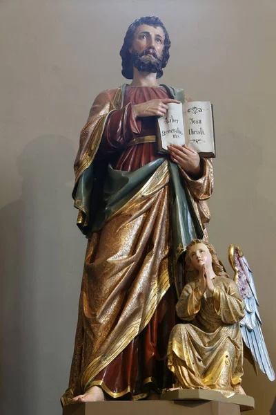 Άγιος Ματθαίος Ευαγγελιστής Άγαλμα Στον Κύριο Βωμό Στο Εκκλησία Του — Φωτογραφία Αρχείου