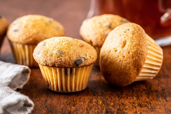 Muffin Alla Vaniglia Dolci Cupcake Sul Tavolo Legno — Foto Stock
