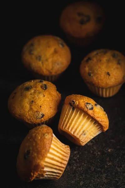 Muffins Vanille Gâteaux Sucrés Sur Table Noire — Photo