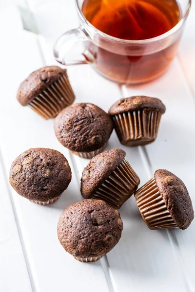 Schokoladenmuffins Süße Dunkle Cupcakes Auf Weißem Tisch — Stockfoto