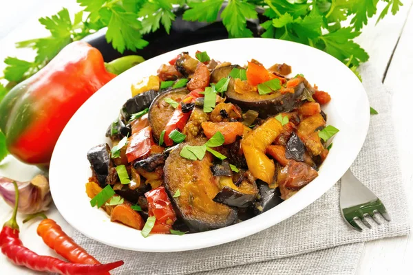 Vegetabilisk Ragout Med Aubergine Tomater Söt Och Varm Paprika Lök — Stockfoto