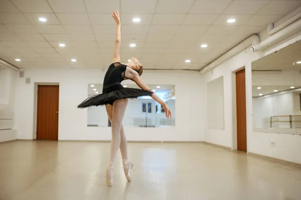 Balerina Elegan Menari Tampil Kelas Sekolah Balet Penari Perempuan Pada — Stok Foto