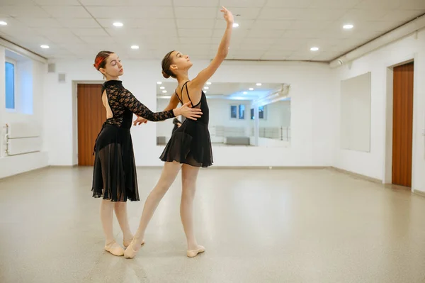 Padrone Che Prova Con Giovane Ballerina Classe Scuola Danza Classica — Foto Stock