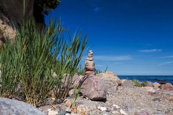 海岸の海の石や岩は — ストック写真