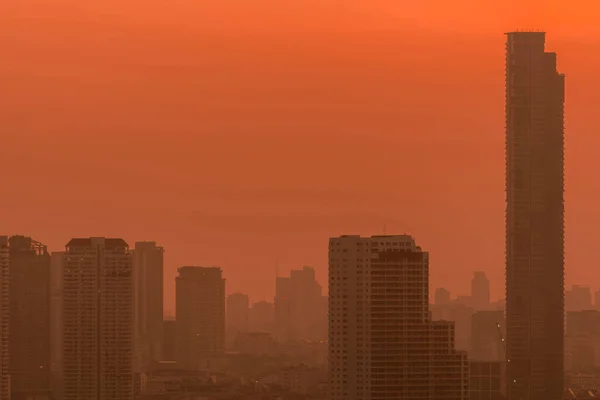 Luftverschmutzung Smog Und Feinstaub Überzogen Die Stadt Morgen Mit Rotem — Stockfoto