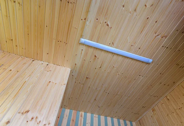 Blick Auf Eine Decke Aus Holzklappplatten Mit Fester Länge Led — Stockfoto