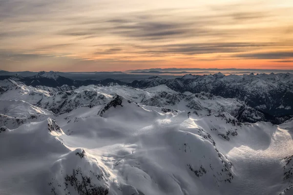 Uitzicht Vanuit Lucht Van Boven Het Witte Gletsjergebergte Canadese Natuur — Stockfoto
