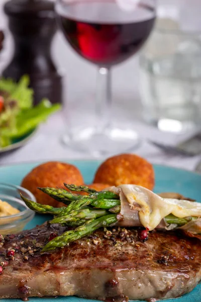 Deliciosa Carne Plancha Con Verduras Especias — Foto de Stock