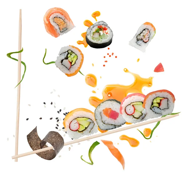 Rolos Sushi Ingredientes Com Pauzinhos Madeira Isolados Sobre Fundo Branco — Fotografia de Stock