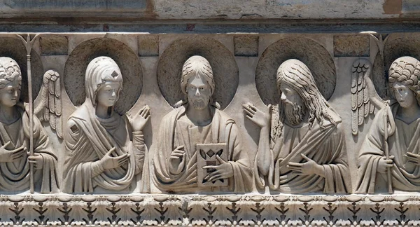 聖母マリア イエスと聖ヨハネ洗礼者 洗礼者装飾建築家のアーチ ピサの大聖堂 イタリア — ストック写真