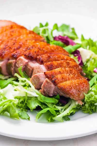 Kızarmış Tavuk Sebze Salata — Stok fotoğraf