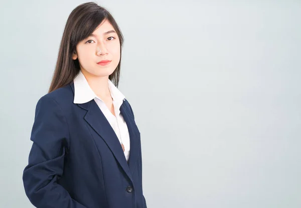 Porträtt Vacker Ung Asiatisk Kvinna — Stockfoto