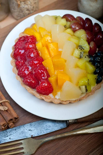 Deliziosa Torta Frutta Fresca Con Bacche Frutta — Foto Stock