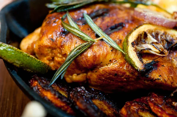 Dada Ayam Panggang Bbq Dengan Herbal Dan Gaya Rempah Rempah — Stok Foto