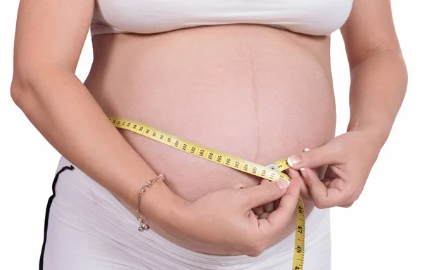 Беременная Женщина Измеряет Свой Живот — стоковое фото