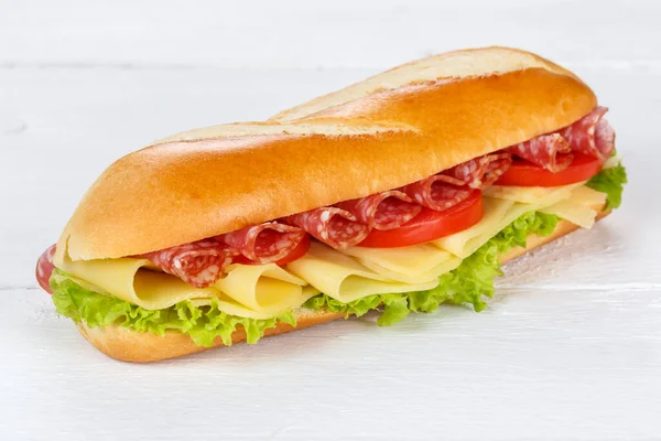 살라미 치즈를 샌드위치 바게트 — 스톡 사진