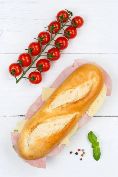 Sub Baguete Sanduíche Com Formato Retrato Presunto Queijo Cima Madeira — Fotografia de Stock