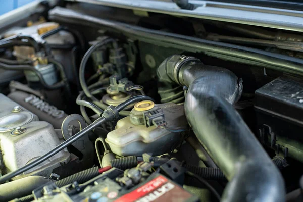 Detalhe Motor Usado Com Peças Mecânicas Vista Dentro Carro — Fotografia de Stock