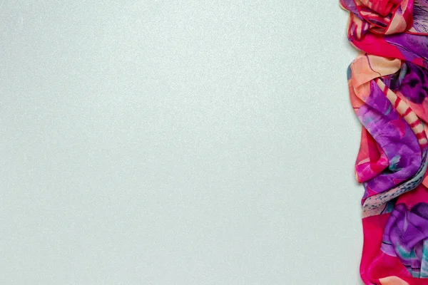 Шелковая Текстура Фона Крупный План Прекрасно Завернутого Разноцветного Шелкового Шарфа — стоковое фото
