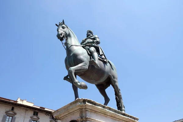 Статуя Фердинандо Медичи Площади Сантиссима Аннунциата Флоренции Италия — стоковое фото