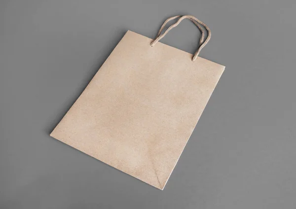 Blank Craft Paper Bag Gray Background Responsive Design Mockup — Stock Photo, Image