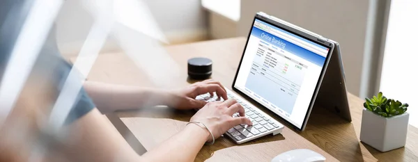 Online Banking Zahlung Und Kontostand Laptop — Stockfoto
