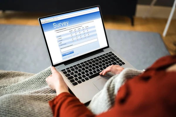 Online Umfrage Business Feedback Report Oder Formular Auf Dem Computer — Stockfoto