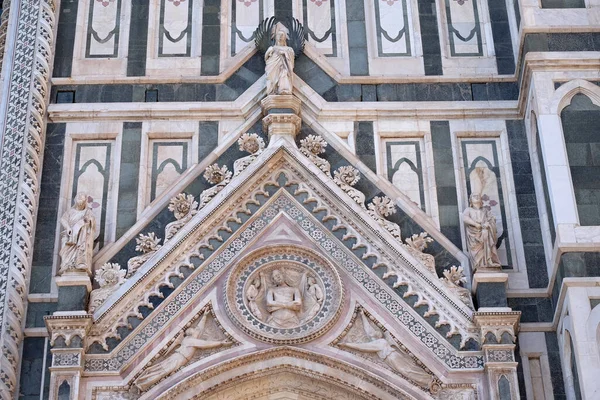 Обертывание Христа Плащаницу Боковой Стене Cattedrale Santa Maria Del Fiore — стоковое фото