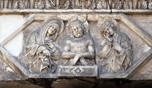 Yesus Terikat Dengan Perawan Maria Dan Santo Yohanes Portal Katedral — Stok Foto