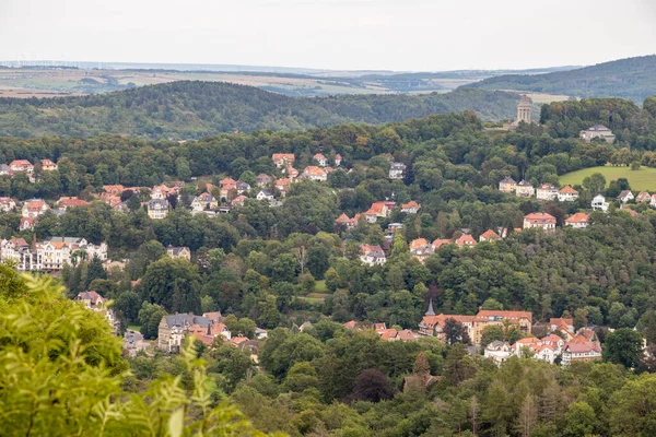 街の周りの丘や森と風景の景色 Eisenach — ストック写真