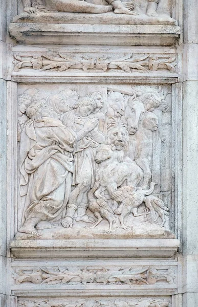 Noé Sale Del Arca Relieve Portal Basílica San Petronio Bolonia — Foto de Stock