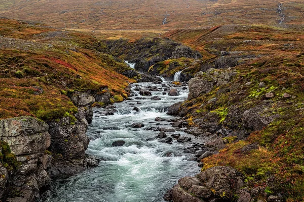 Kleine Wasserfälle Auf Der Straße Nach Mjoifjordur Der Ostseite Islands — Stockfoto