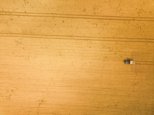 Тракторные Распыляющие Культуры Поле Вид Воздуха Беспилотника — стоковое фото