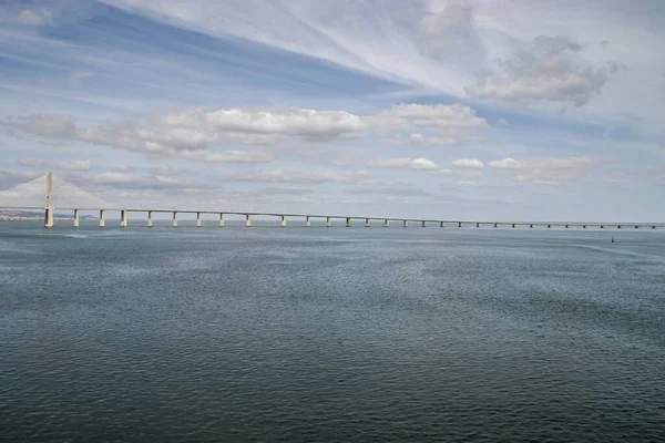 Lisboa Portugal Setembro 2006 Rio Tejo Com Ponte Vasco Gama — Fotografia de Stock