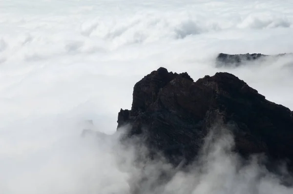 Falésias Uma Cratera Vulcânica Mar Nuvens Parque Nacional Caldera Taburiente — Fotografia de Stock