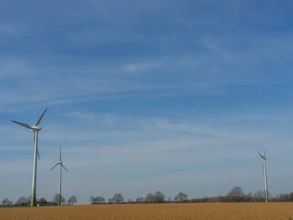 風力発電機を設置し — ストック写真