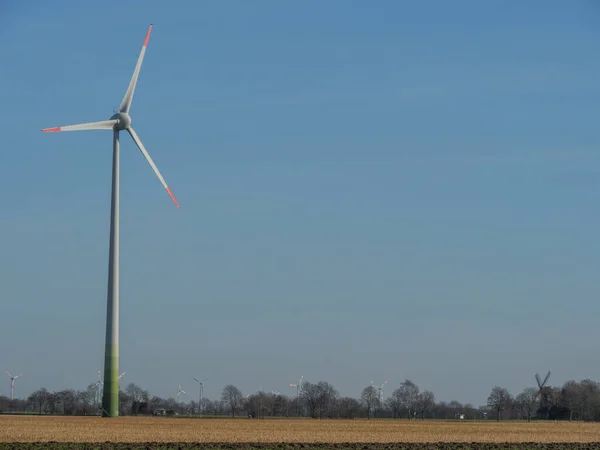 風力発電機を設置し — ストック写真