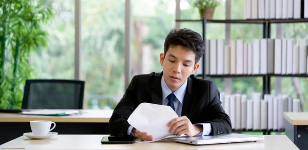 Young Asian Employee Peeking Envelope Morning Atmosphere Office Table Coffee — Stock Photo, Image