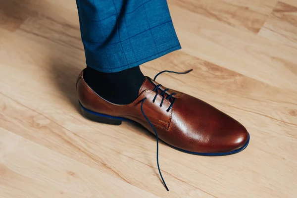 Zapatos Hombre Sobre Fondo Madera — Foto de Stock