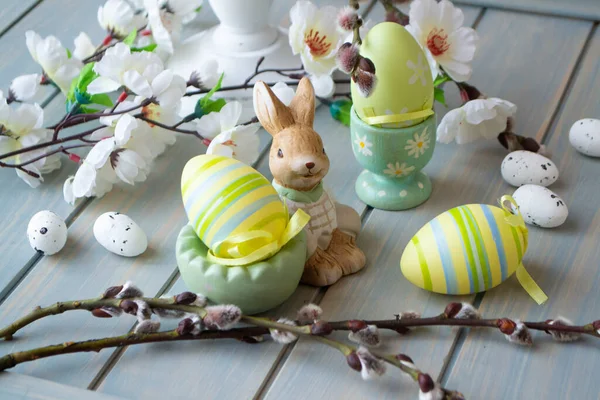 ウサギとイースターの装飾 ヴィンテージスタイルの写真 — ストック写真