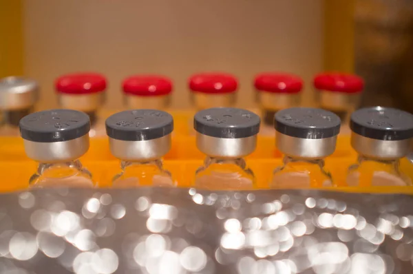 Impfampullen Oder Glasflaschen Die Kühlboxen Aufbewahrt Werden Selektiver Fokus — Stockfoto