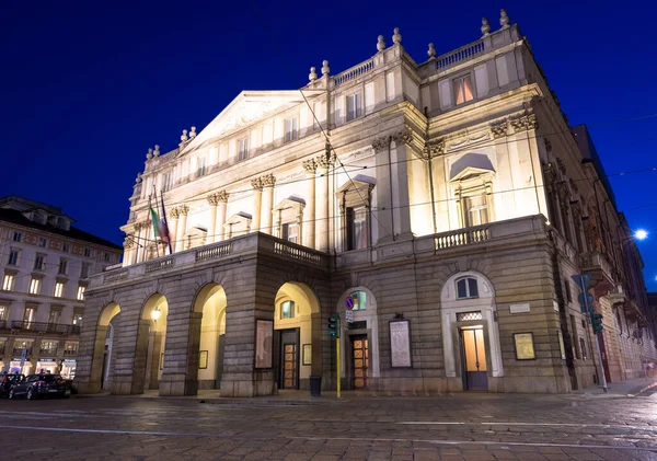 Milan Włochy Circa August 2020 Teatr Scala Nocą Jeden Najsłynniejszych — Zdjęcie stockowe