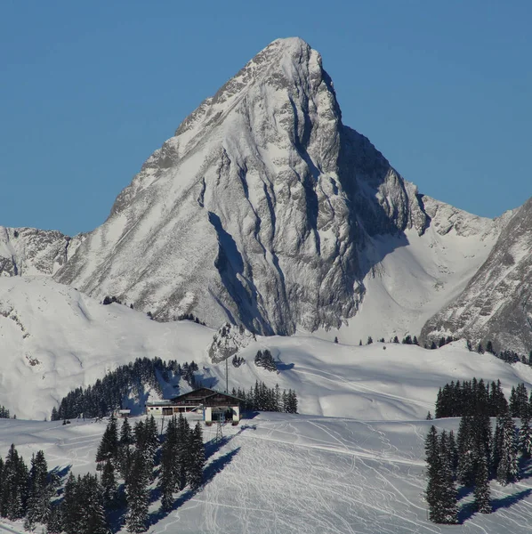 눈덮인 스위스 글리에서 — 스톡 사진