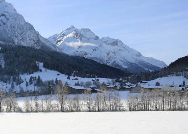 Village Gsteig Bei Gstaad Och Mount Oldenhorn Vintern — Stockfoto