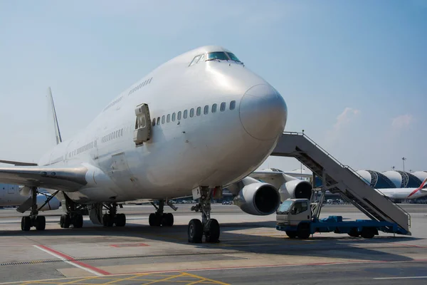 Літак Біля Терміналу Аеропорту Кабіни — стокове фото