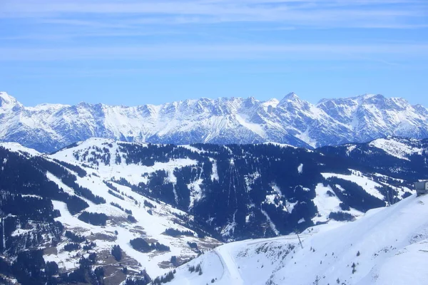 Blick Auf Die Schneebedeckten Alpen Bei Saalbach Hinterglemm Österreich — Stockfoto