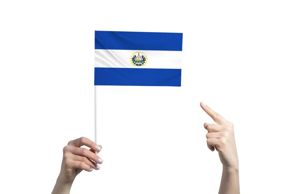 Ένα Όμορφο Γυναικείο Χέρι Κρατά Μια Σημαία Του Σαλβαδόρ Στην — Φωτογραφία Αρχείου